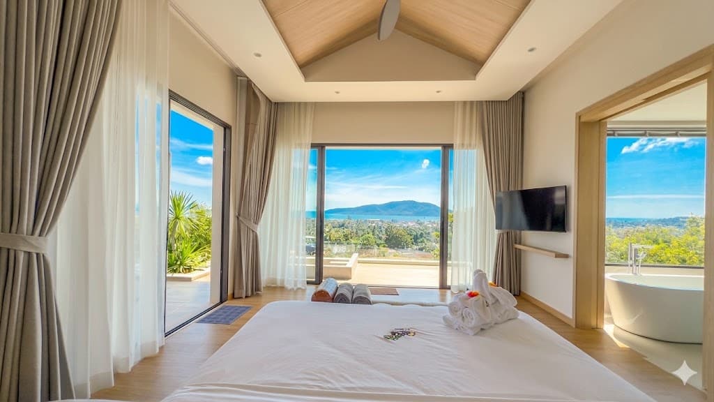Villa 5 bedrooms with pool in Chalong, Phuket — photo 4