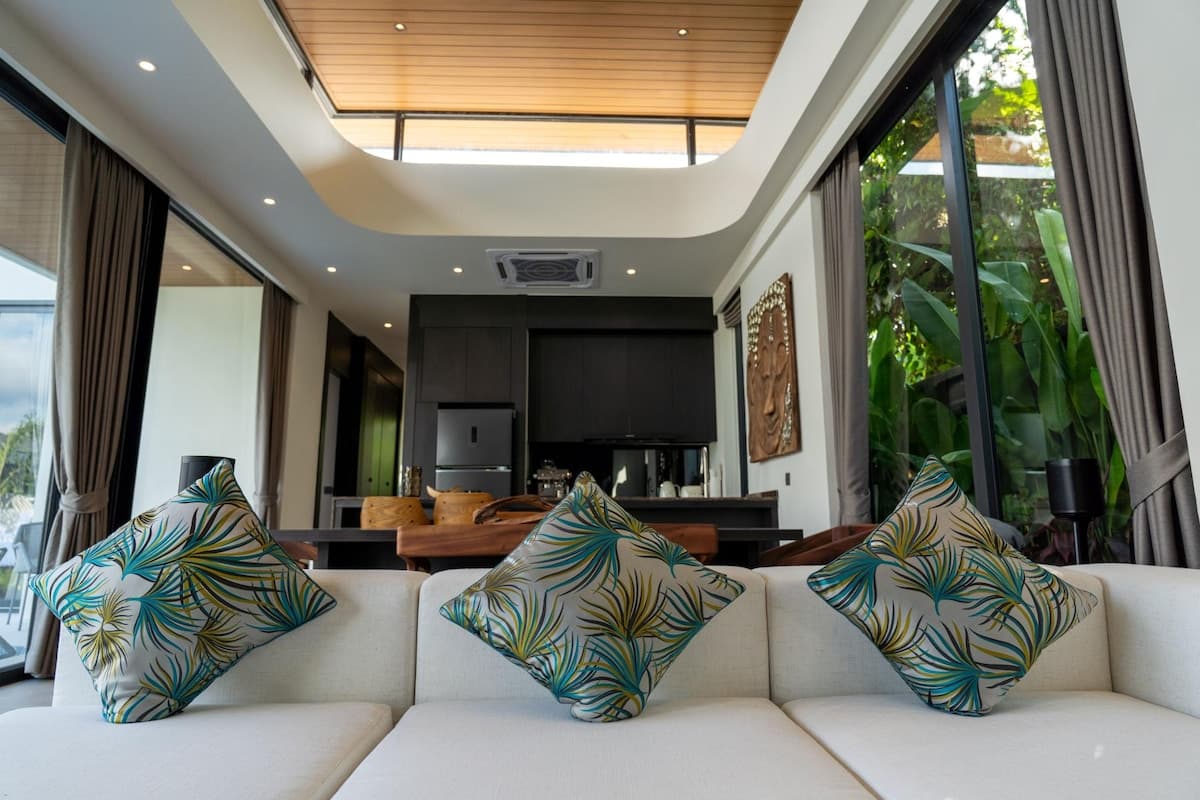 Villa 3 bedrooms with pool in Nai Yang, Phuket — photo 2
