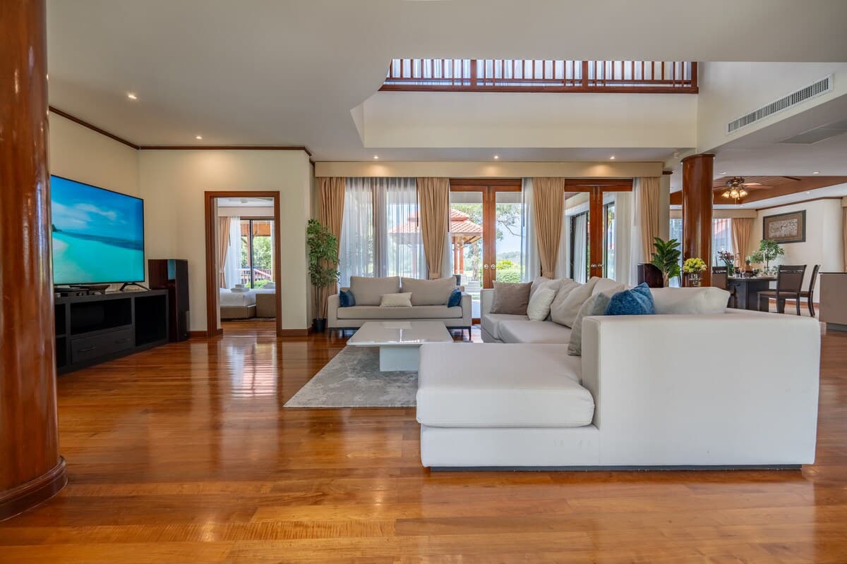 Villa 4 bedrooms with pool in Bang Tao, Phuket — photo 2