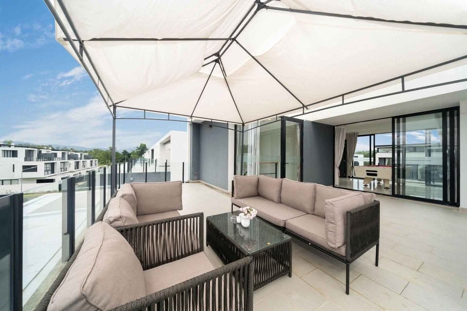 Villa 5 bedrooms with pool in Bang Tao, Phuket — photo 2