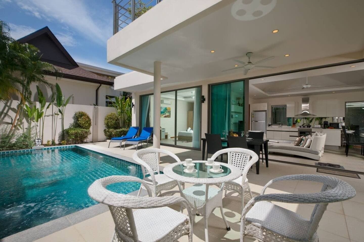 Villa 4 bedrooms with pool in Rawai, Phuket — photo 2