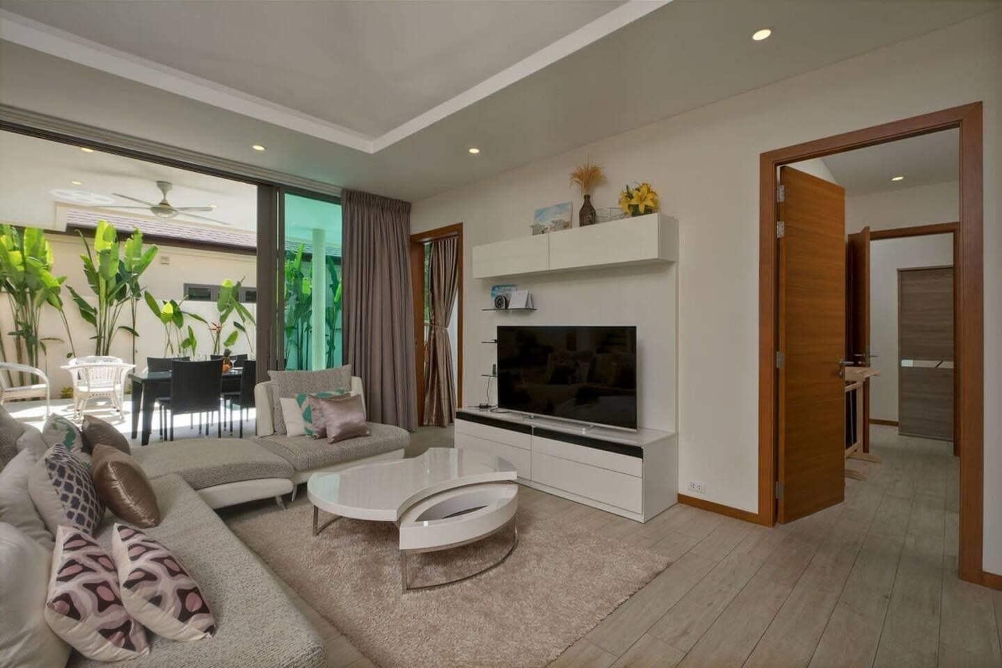 Villa 4 bedrooms with pool in Rawai, Phuket — photo 3