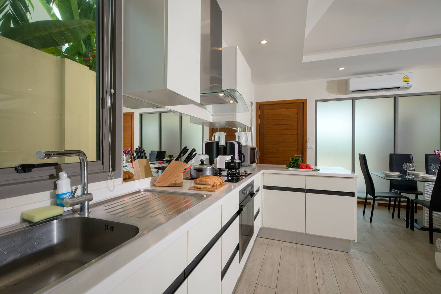 Villa 4 bedrooms with pool in Rawai, Phuket — photo 5