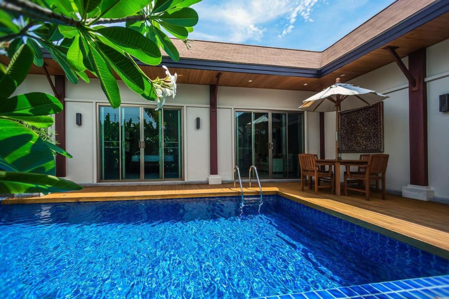 Villa 2 bedrooms with pool in Rawai, Phuket — photo 2