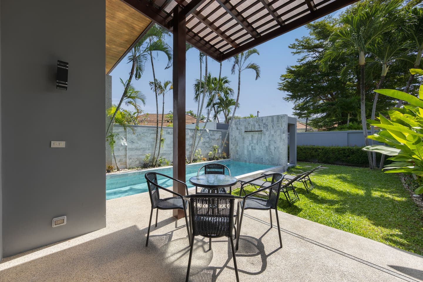 Villa 2 bedrooms with pool in Rawai, Phuket — photo 2