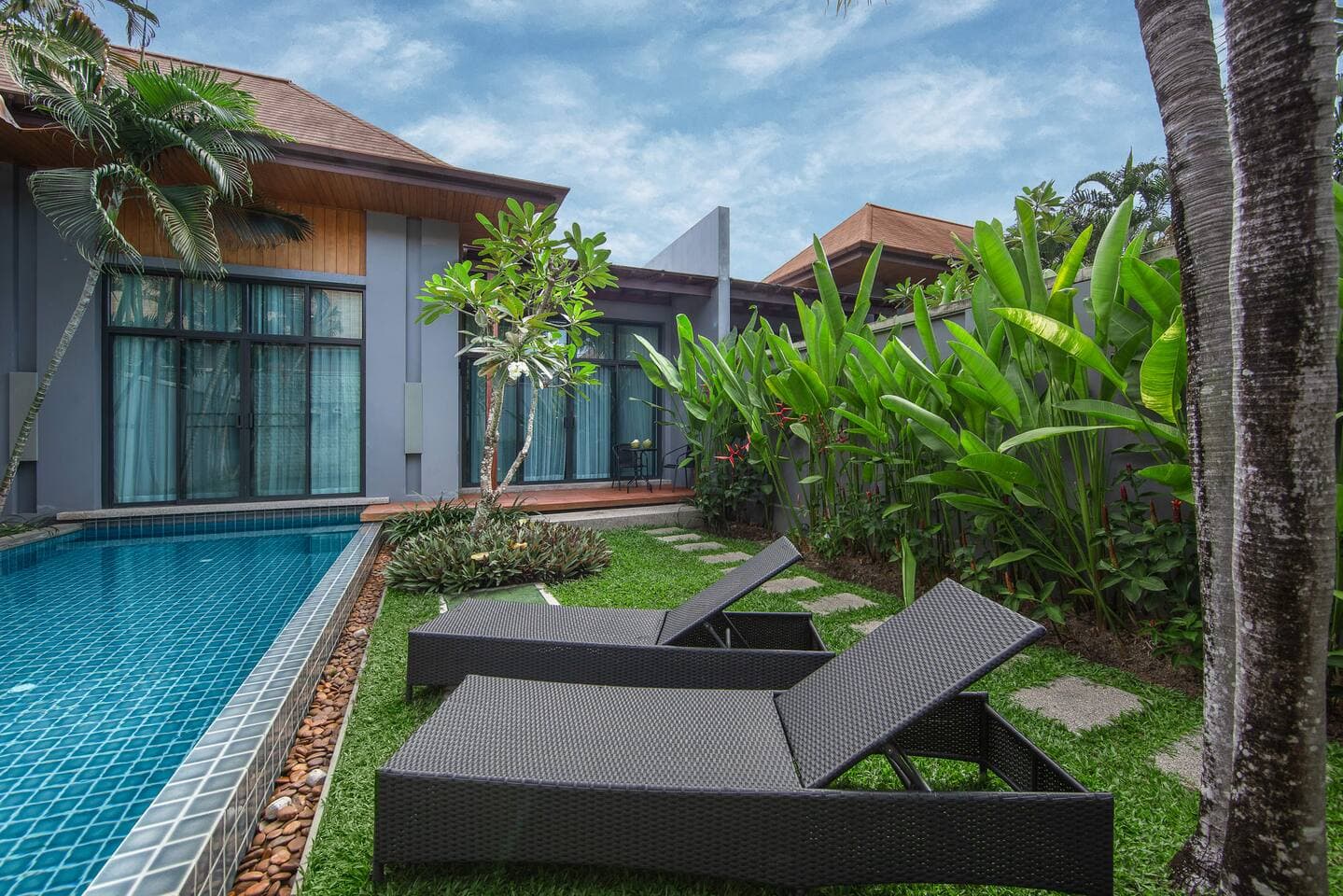 Villa 2 bedrooms with pool in Rawai, Phuket — photo 3