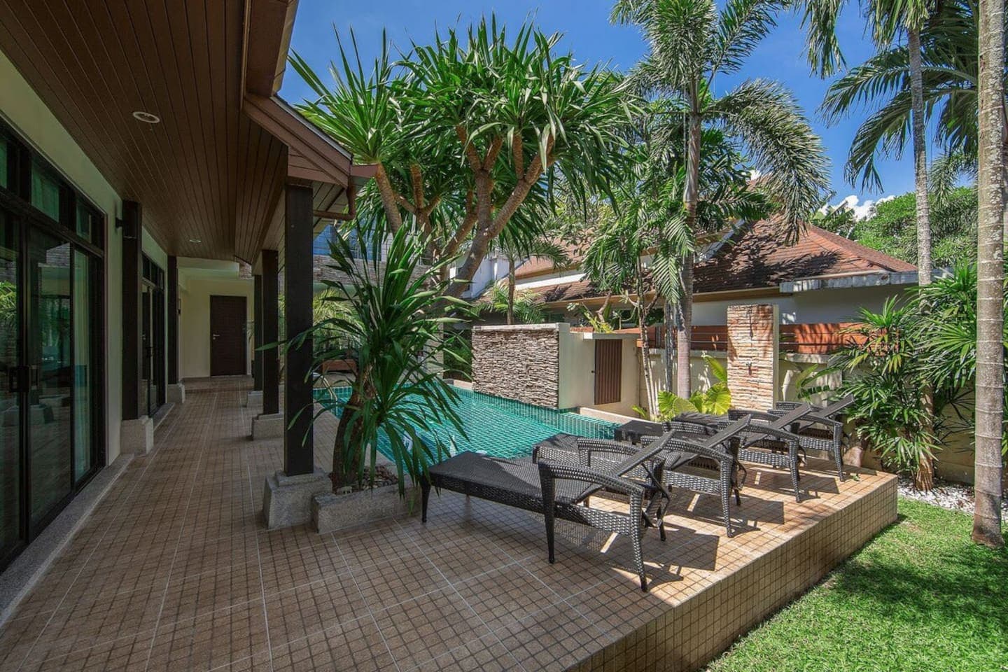 Villa 4 bedrooms with pool in Rawai, Phuket — photo 2