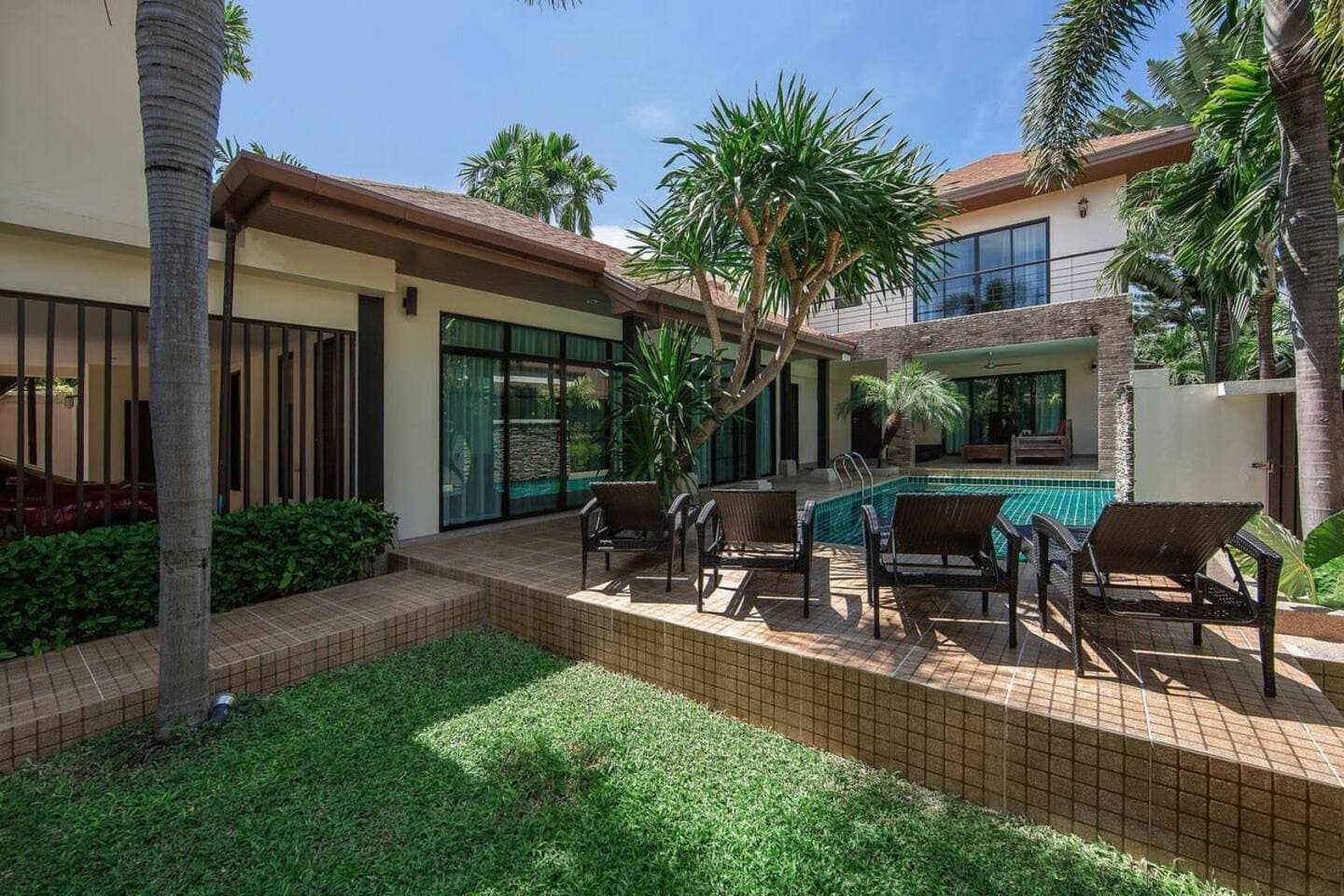 Villa 4 bedrooms with pool in Rawai, Phuket — photo 3