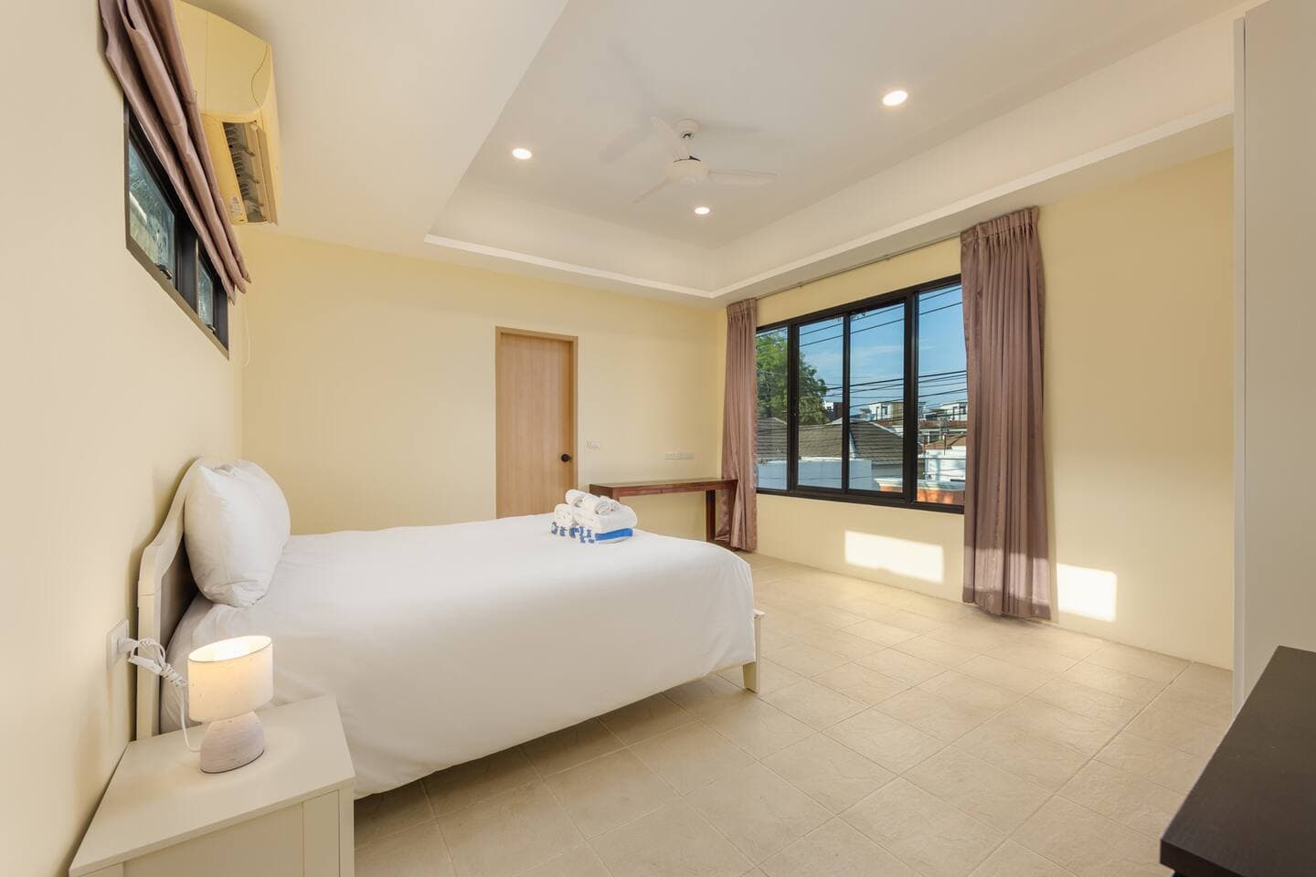 Villa 4 bedrooms with pool in Rawai, Phuket — photo 4