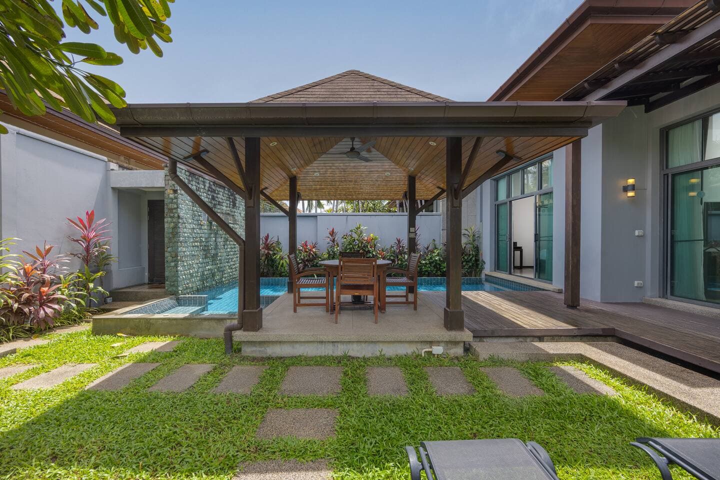 Villa 3 bedrooms with pool in Rawai, Phuket — photo 3