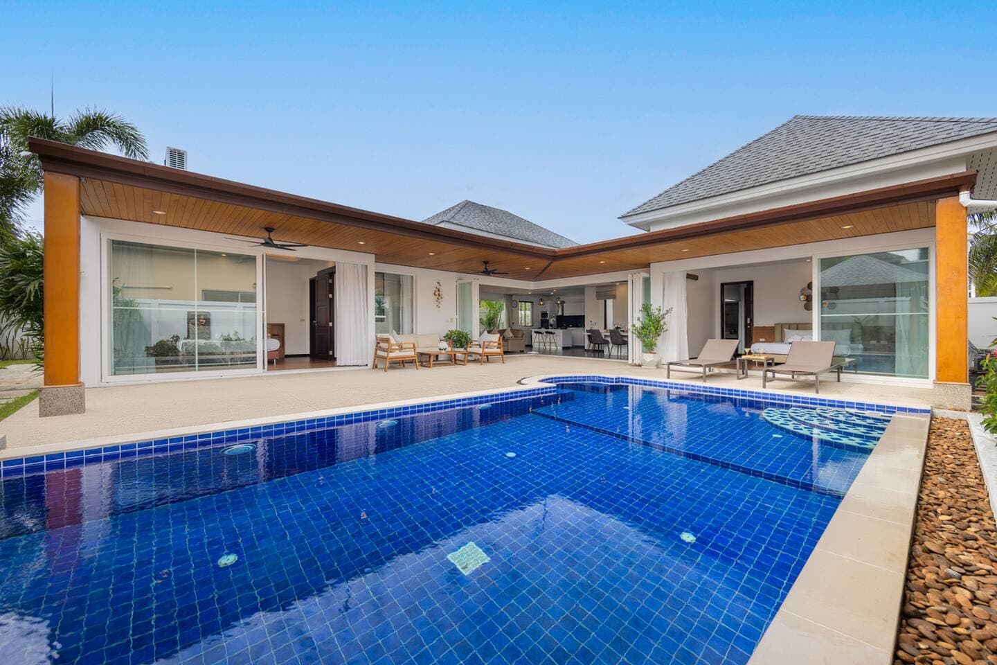 Villa 2 bedrooms with pool in Rawai, Phuket — photo 3
