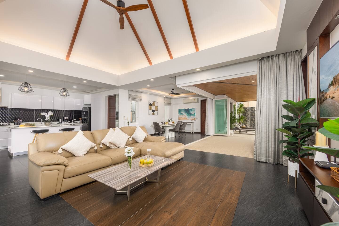 Villa 2 bedrooms with pool in Rawai, Phuket — photo 4