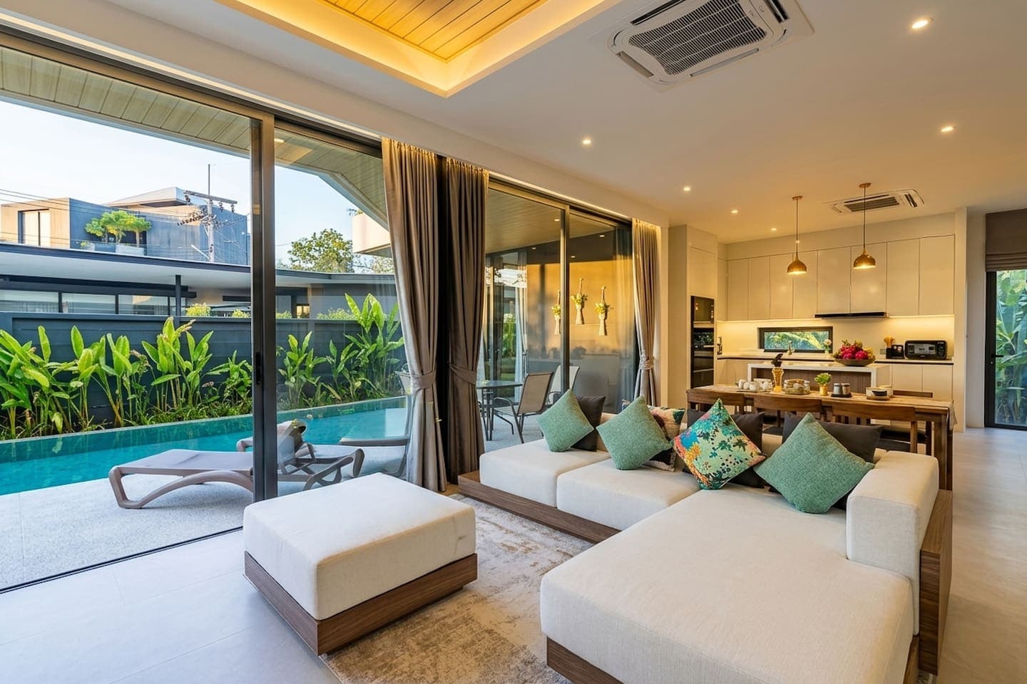 Villa 4 bedrooms with pool in Bang Tao, Phuket — photo 2