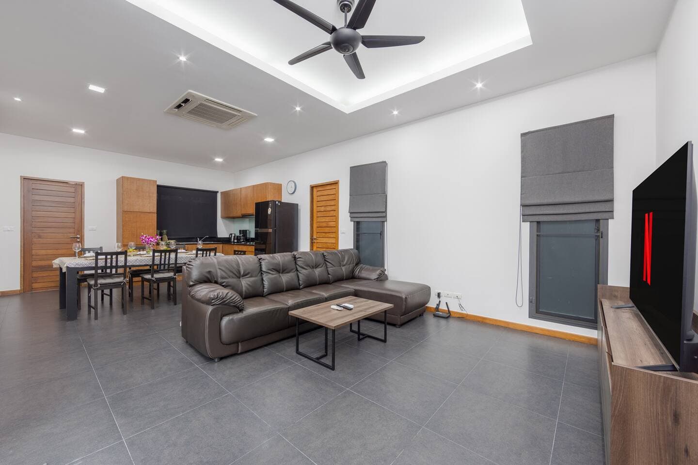 Villa 4 bedrooms with pool in Chalong, Phuket — photo 4